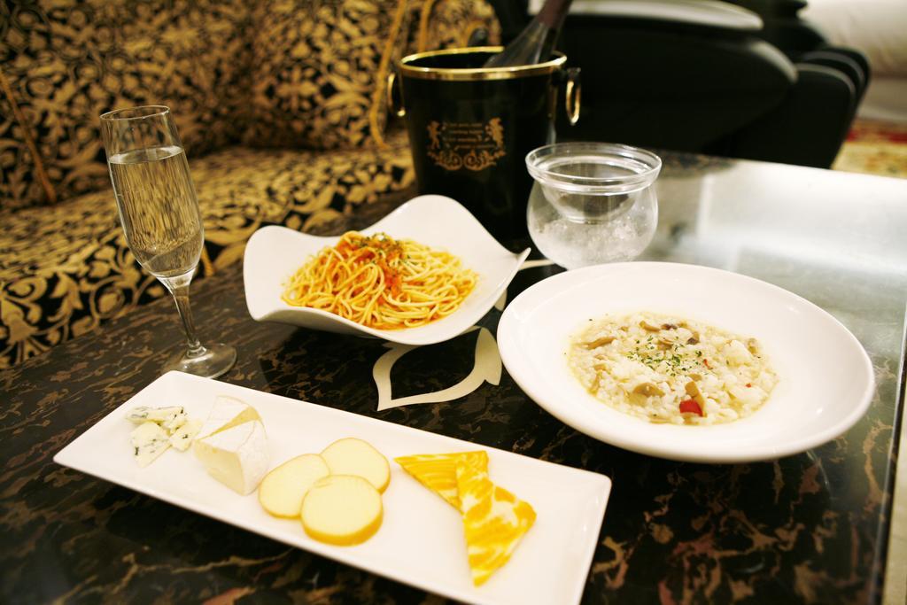 Отель Meguro Emperor (Adults Only) Токио Номер фото