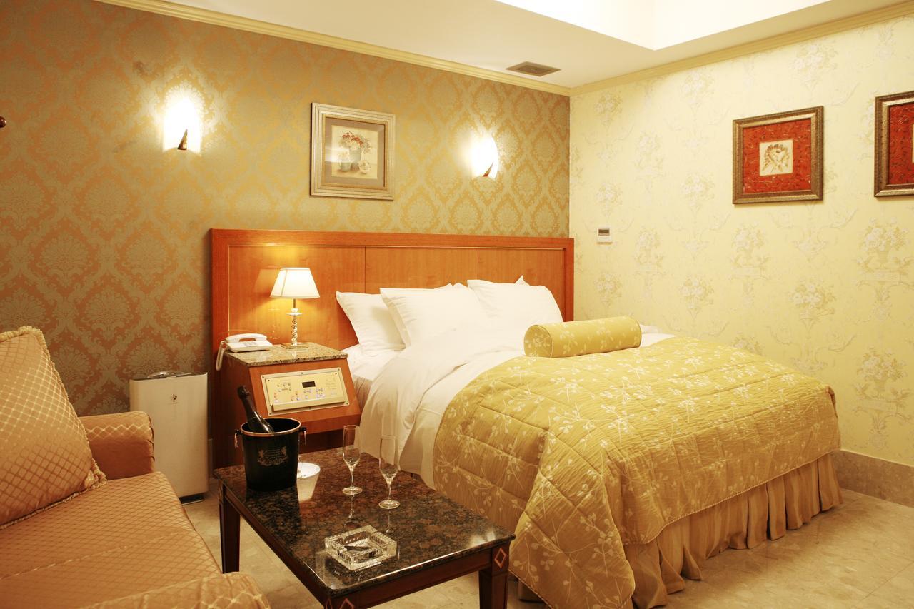 Отель Meguro Emperor (Adults Only) Токио Номер фото